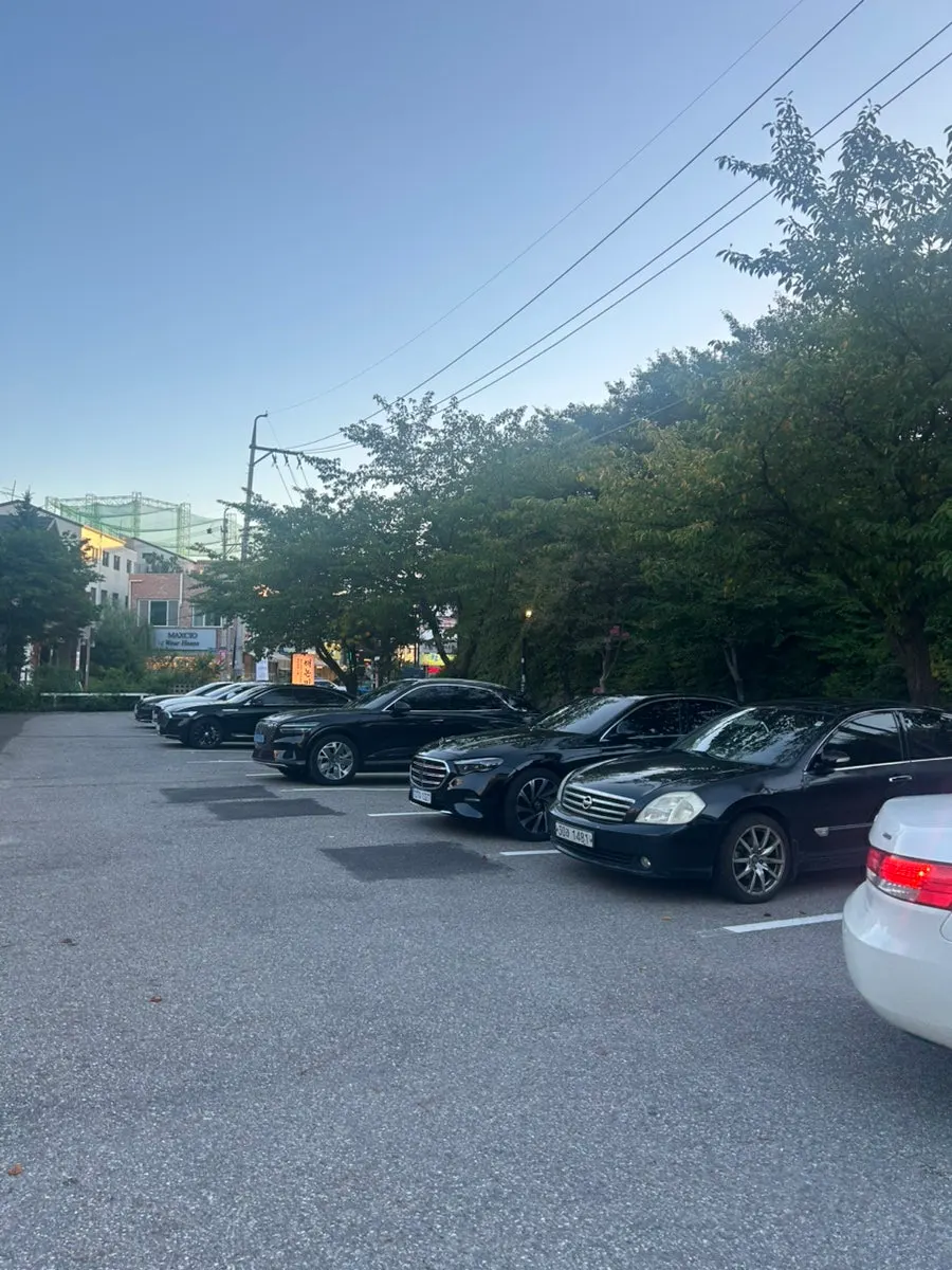 Spacious parking area at Haenon Miyeok