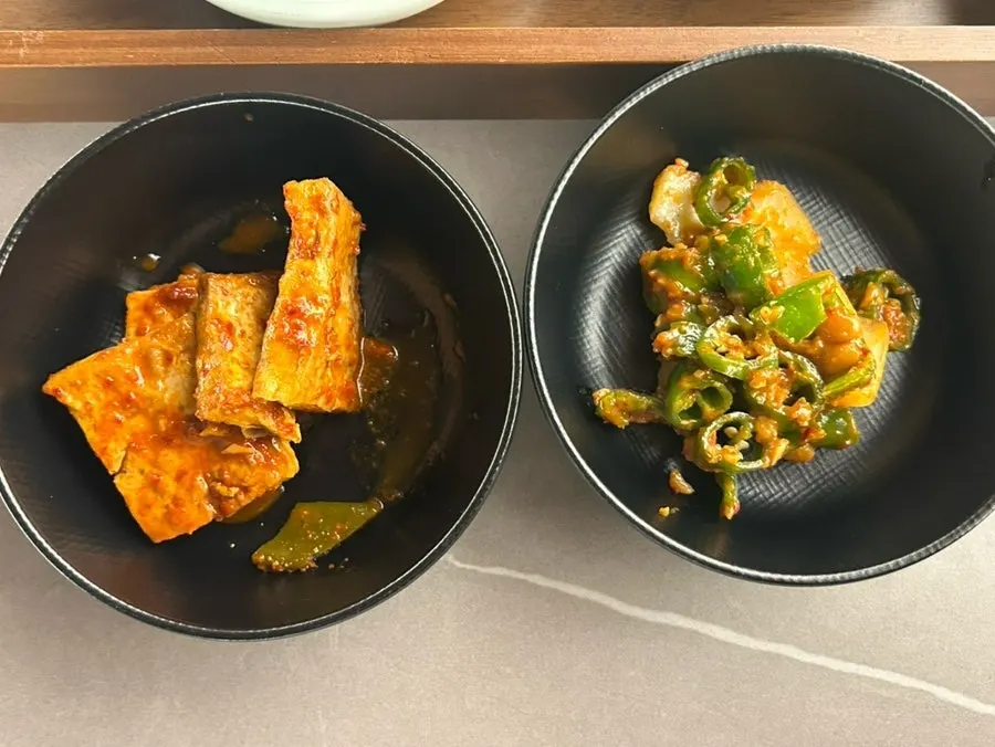 Braised tofu and seasoned chili cucumber