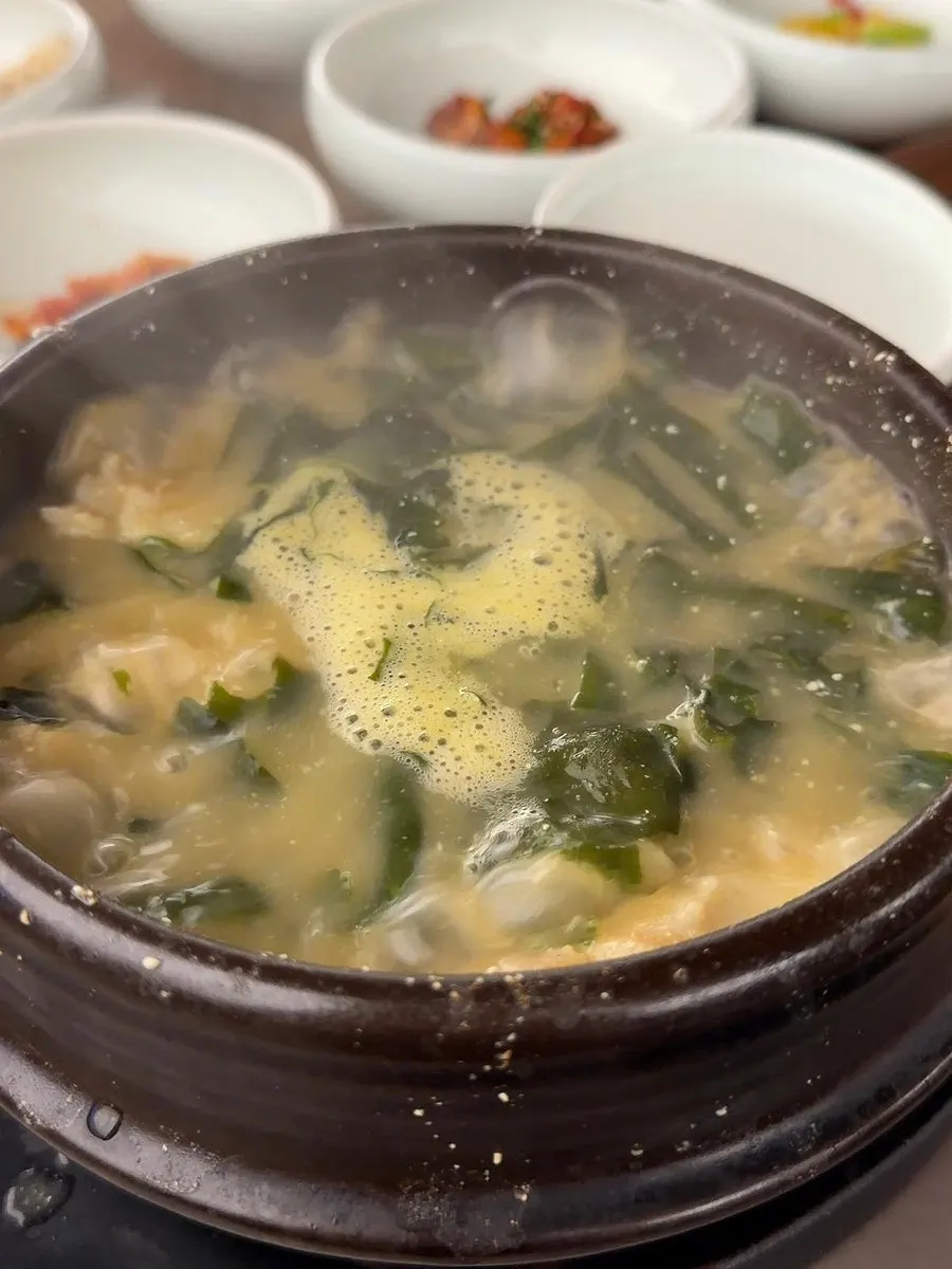 Boneless flounder seaweed soup bubbling in an earthenware pot