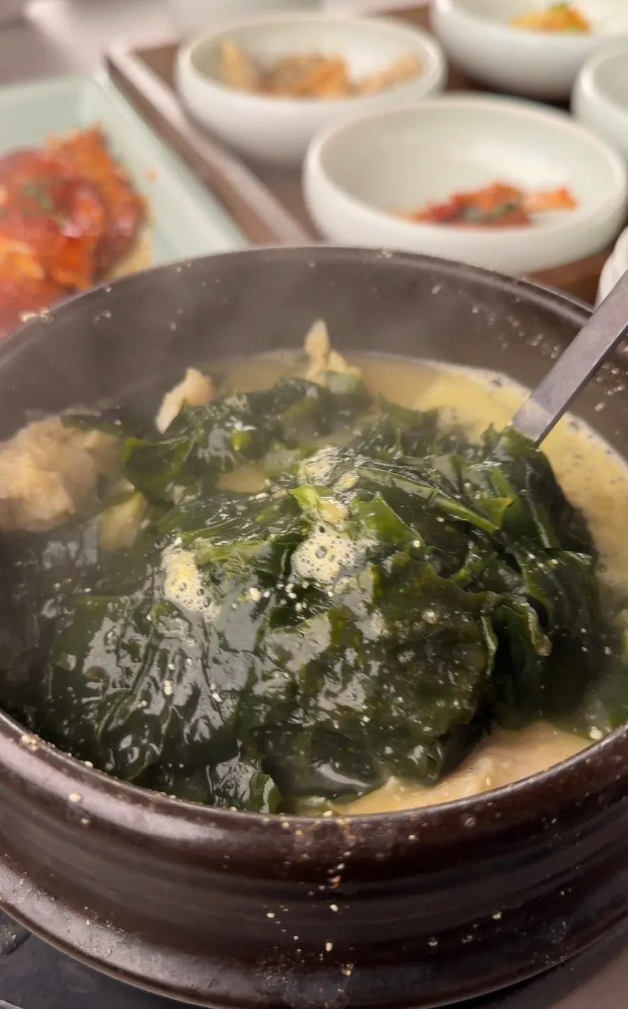 Perilla seaweed soup in a large earthenware pot