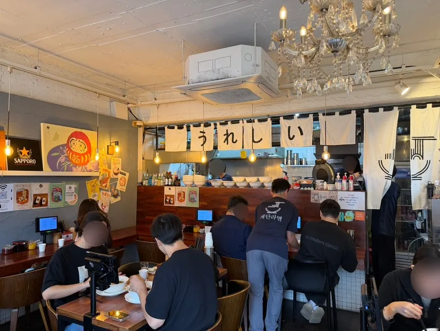 Table layout at Gyedan Ramen Ilsan Main Branch