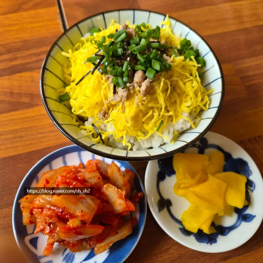 단무지와 김치 밑반찬, 먼저 나온 다마고밥