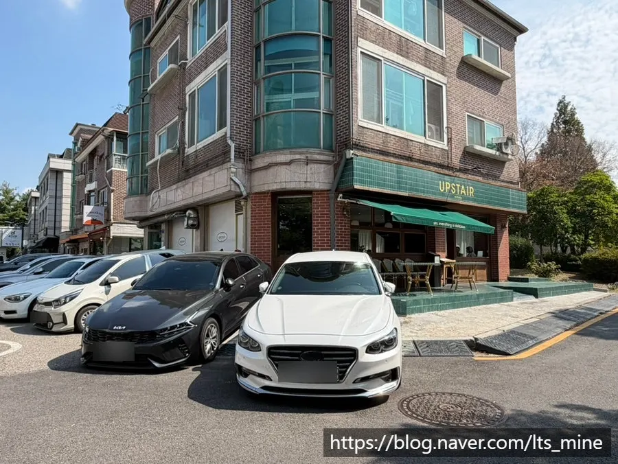 업스테어키친 밤리단길점 매장 옆 주차 공간