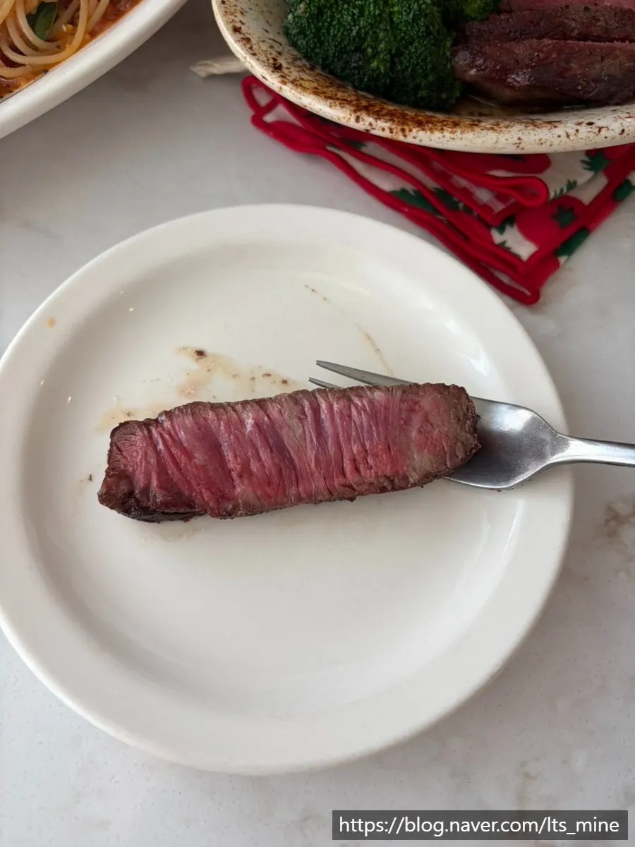 커팅되어 나온 등심스테이크 300g