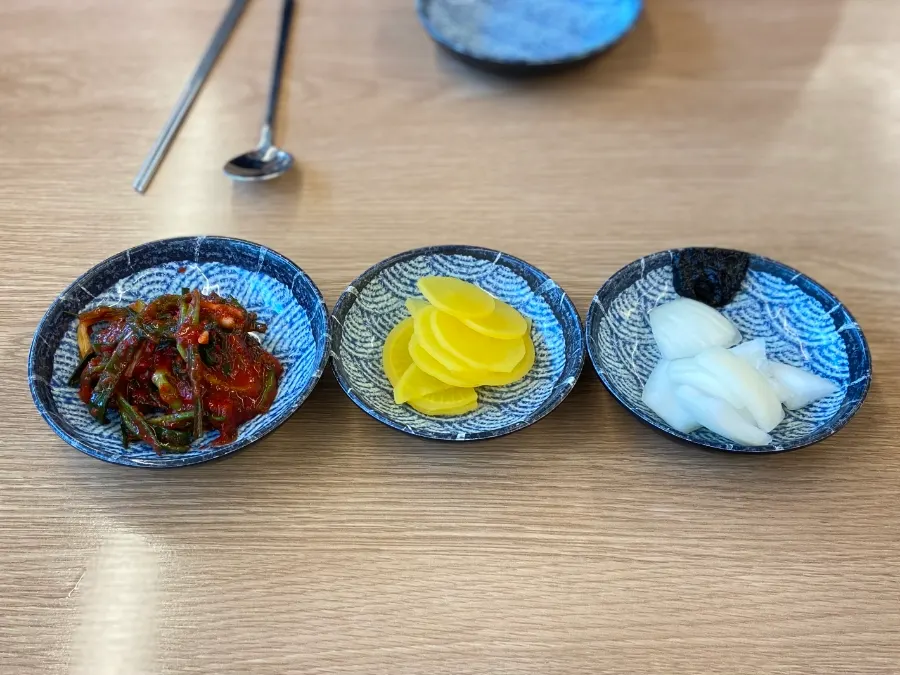 Basic side dishes set right after being seated