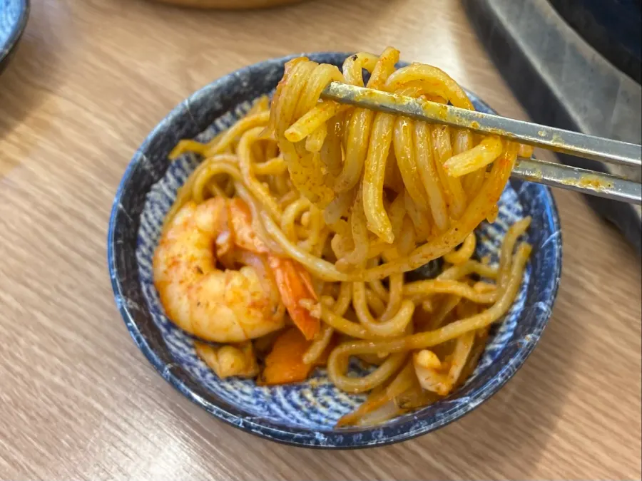 Chewy-textured noodles in the dol jjamppong