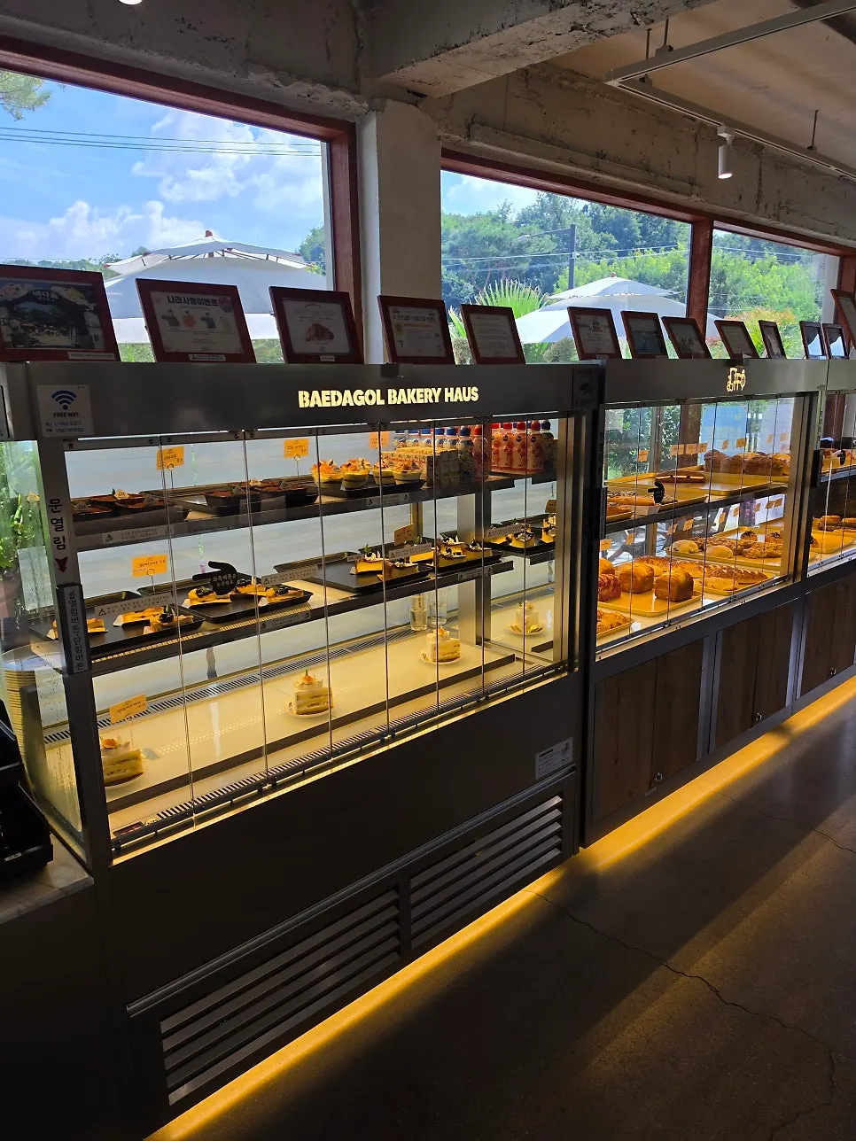 Bread on display at the bakery case