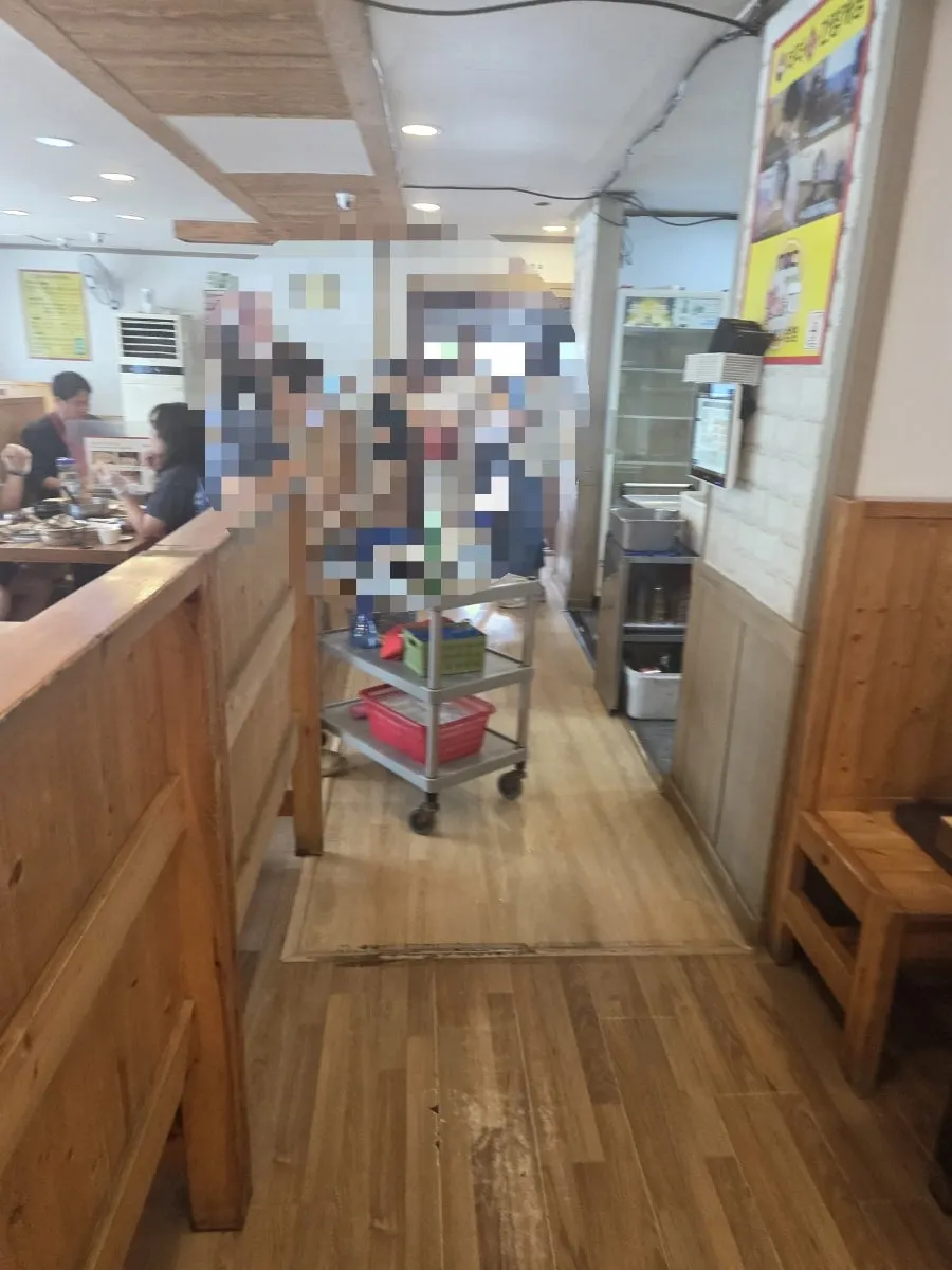 Dining hall busy with weekday lunch customers