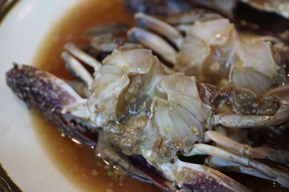 Spicy marinated crab eaten with rice
