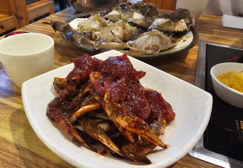 Marinated crab with roasted seaweed and flying fish roe