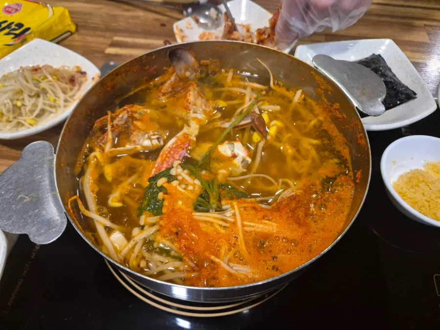 Crab stew and ramen noodles spread