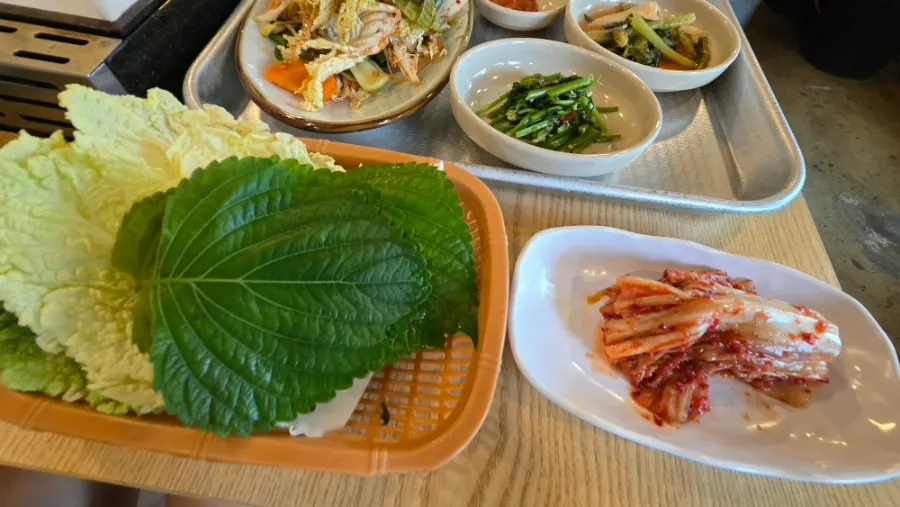 A plate of lettuce wraps said to be homegrown