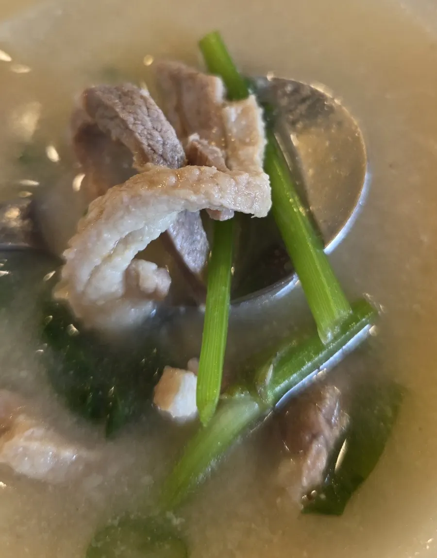 Seokgi Sidae's duck soup with white broth