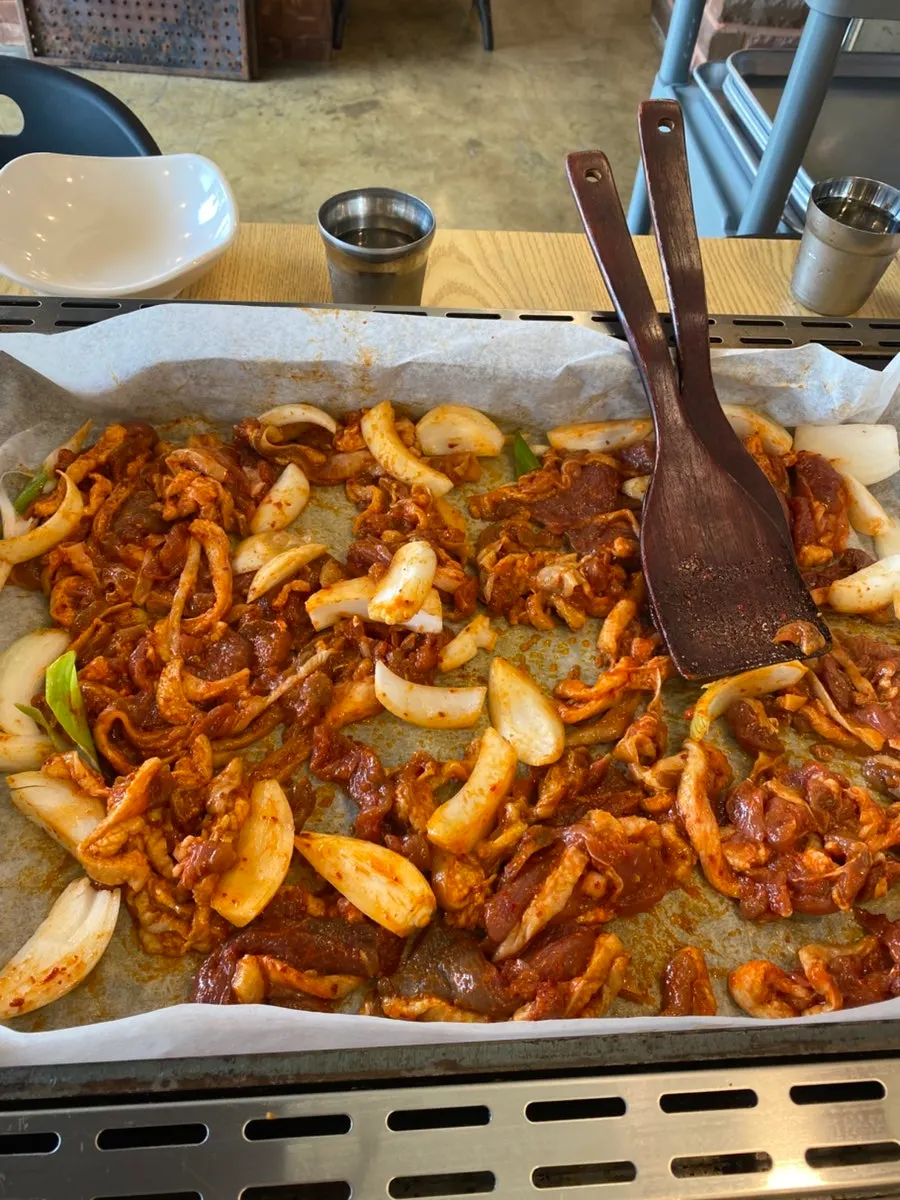 오리주물럭과 함께 나온 밑반찬 상차림