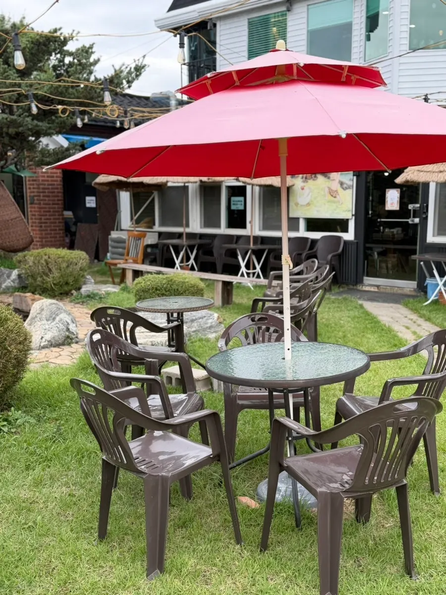 Terrace tables outside Seokgi Sidae