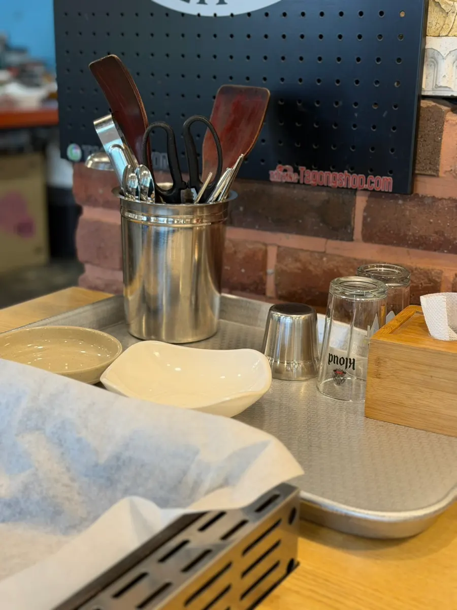 Large table at Seokgi Sidae for group dining