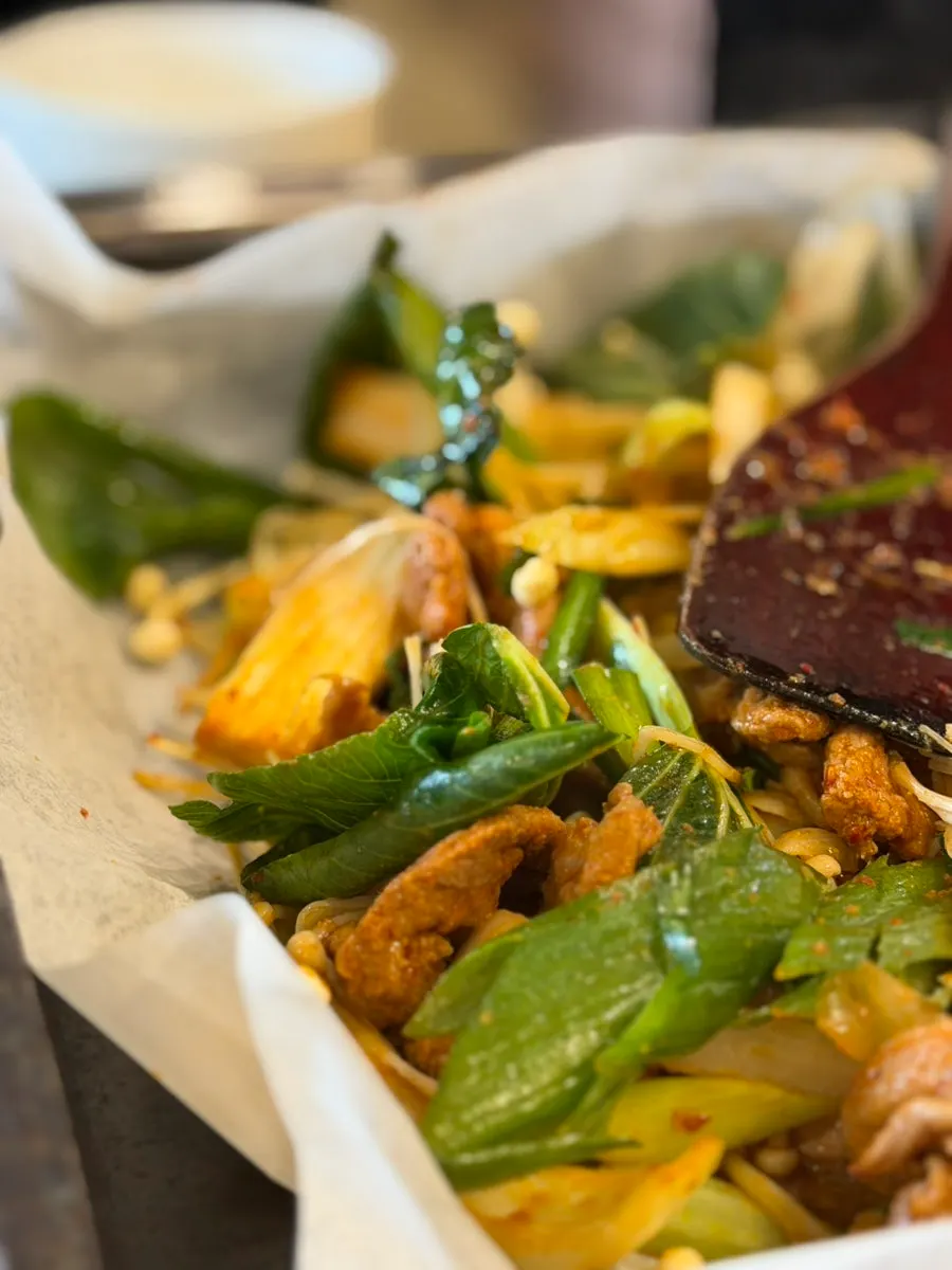 Marinated duck stir-fried with vegetables