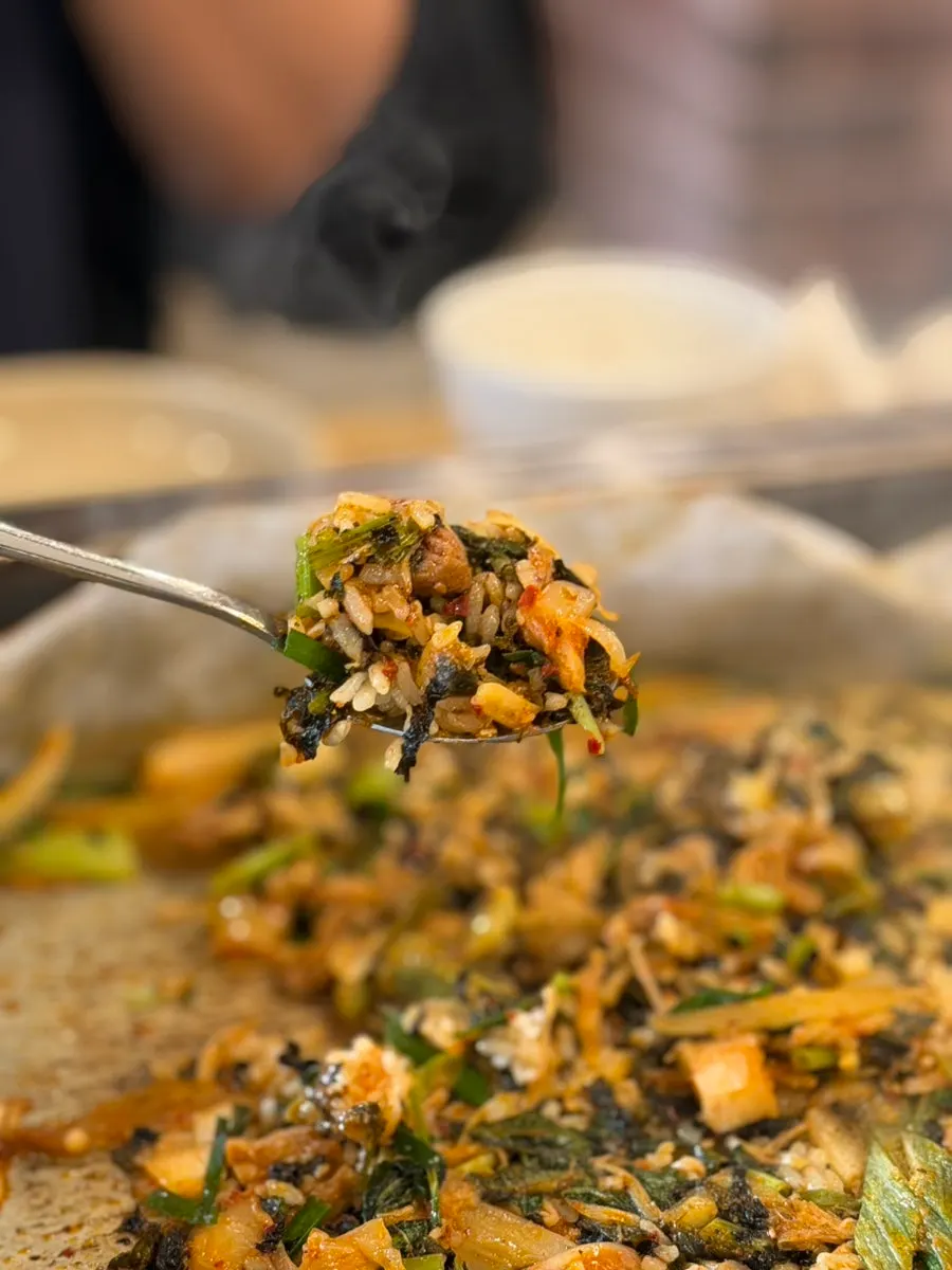 Fried rice mixed with crushed seaweed and vegetables