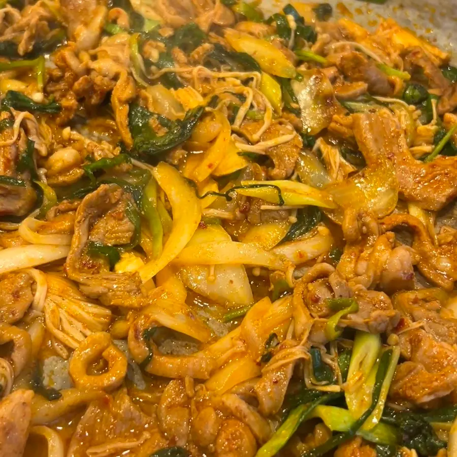 Seasoned spicy stir-fried duck with a napa cabbage wrap