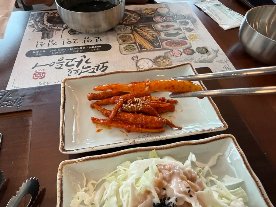 Basic side dishes and seaweed soup spread
