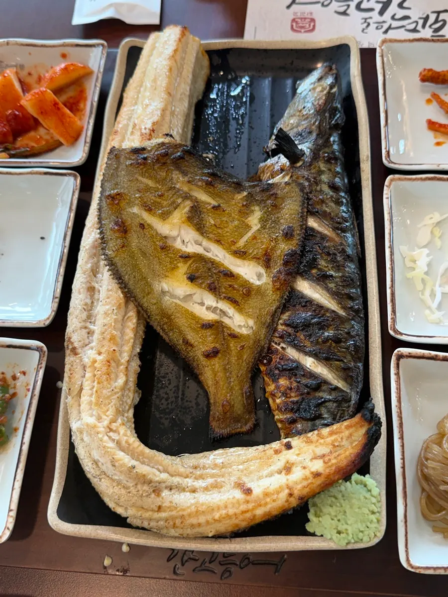Seaweed soup served before the grilled fish
