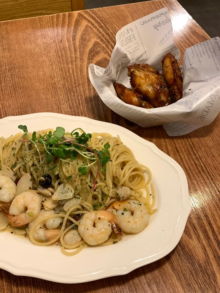 Order Garlic Shrimp Aglio Olio dan Buffalo Wing