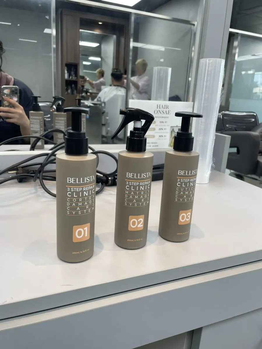 Checking the condition of damaged hair