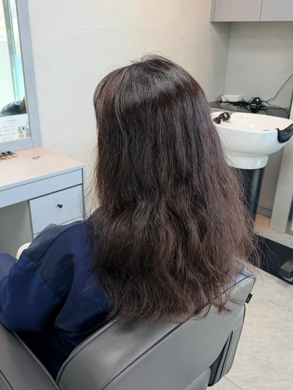 볼륨매직 시술 전 부스스한 머리 상태