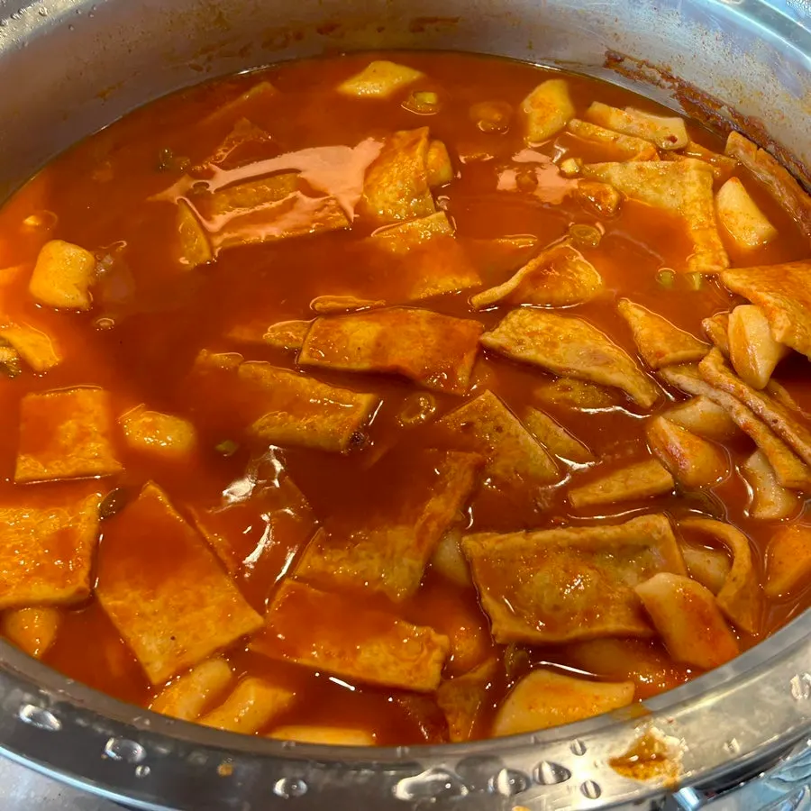 Fish cake tteokbokki at the self-serve bar