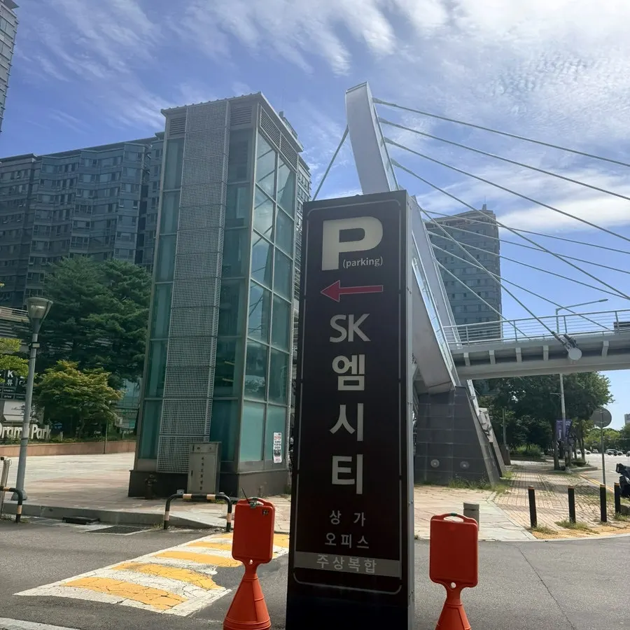 Entrance of Hwangje Sushi Ilsan Main Branch on the 1st floor of SK M-City