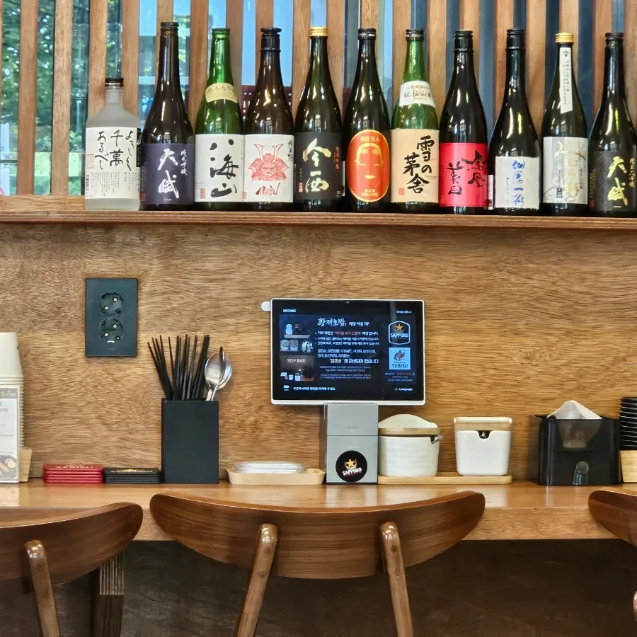 Bar table single seats with outlets