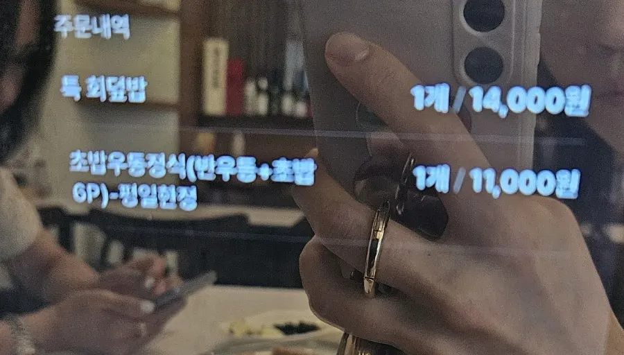 Tablet ordering screen showing the special sashimi bowl and lunch set