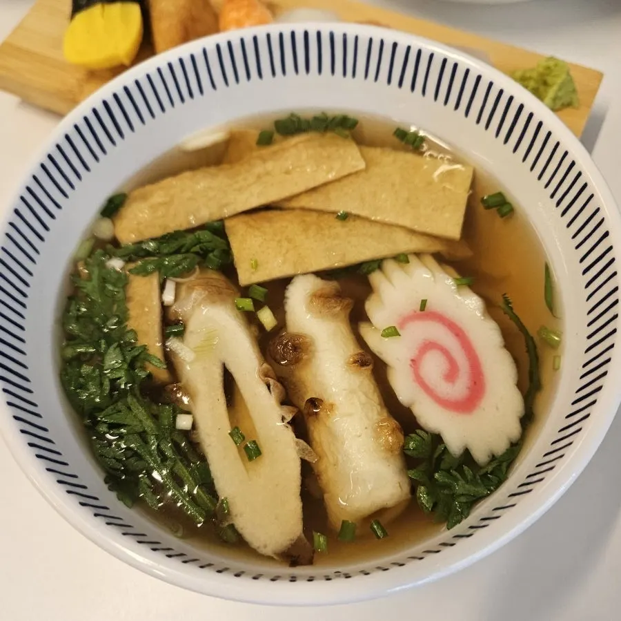 Thick-cut sashimi on 6 pieces of sushi