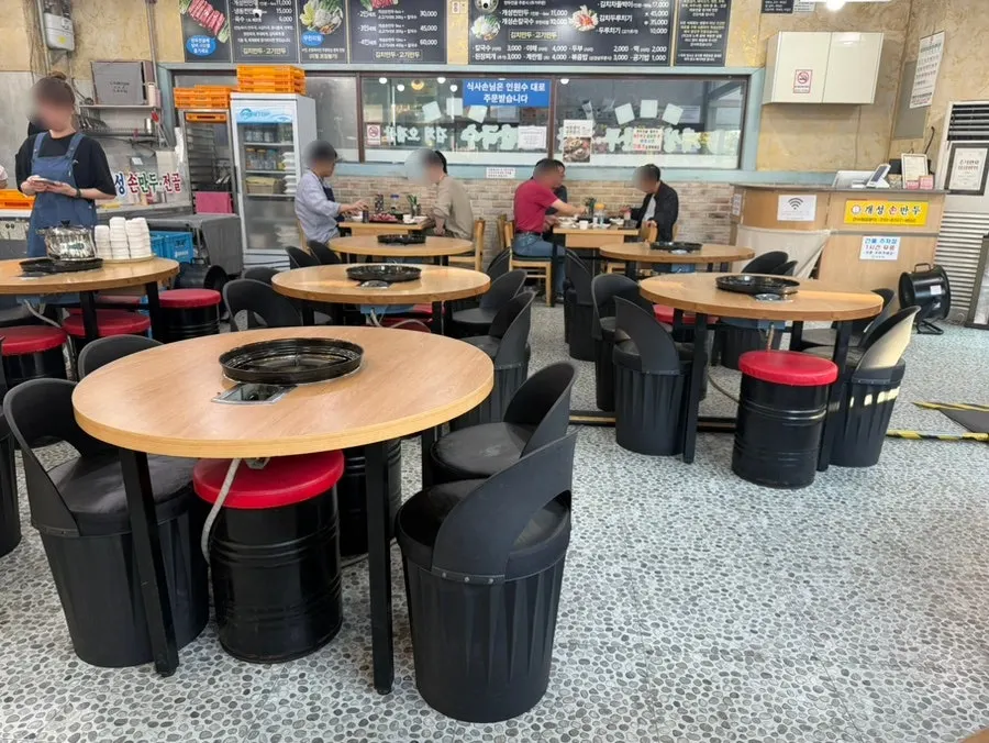 Area around the entrance of Auseong Gaeseong Sonmandu