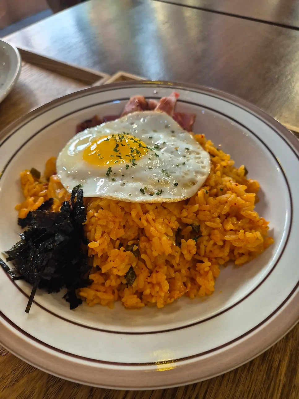 김치베이컨필라프 한 접시