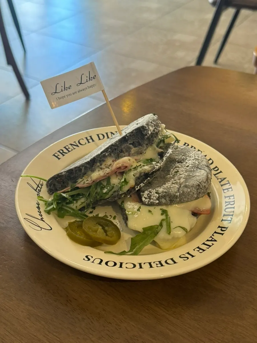 Rugola ham cheese panini plate