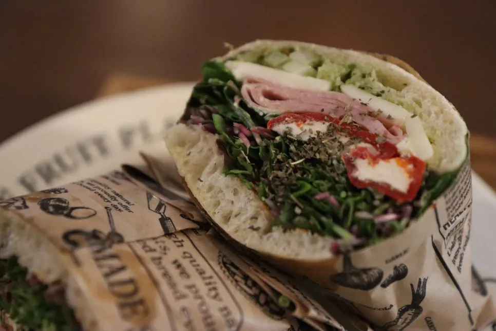 Cross-section of the sandwich showing the vegetables