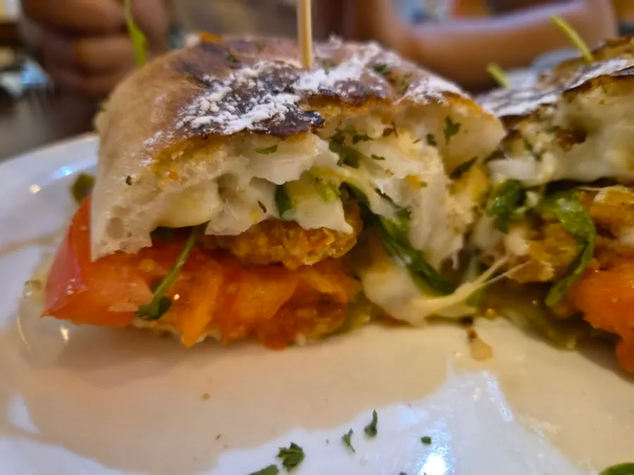 Corte del jalapeño sweet chicken panini