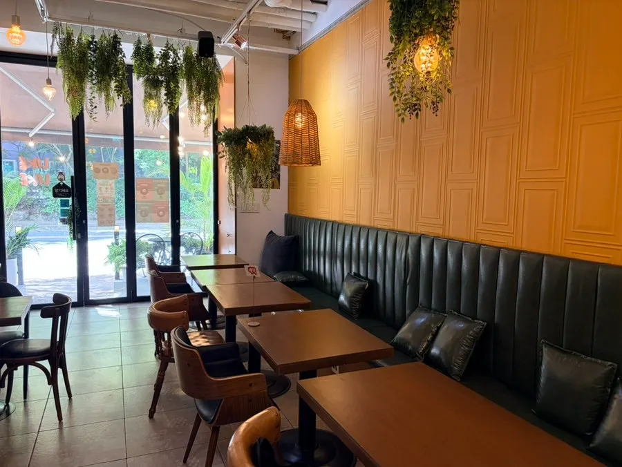 Clean interior space of Like Like Juyeop Branch
