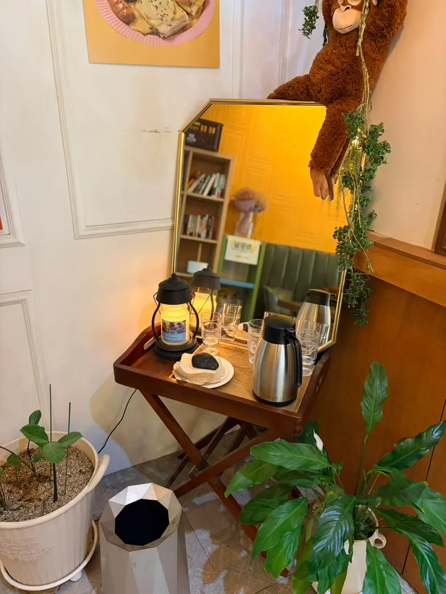 Overall interior view of Like Like Juyeop Branch