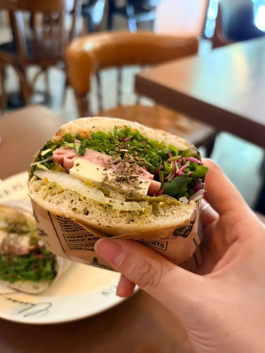 Cross-section of the rugola cream cheese sandwich