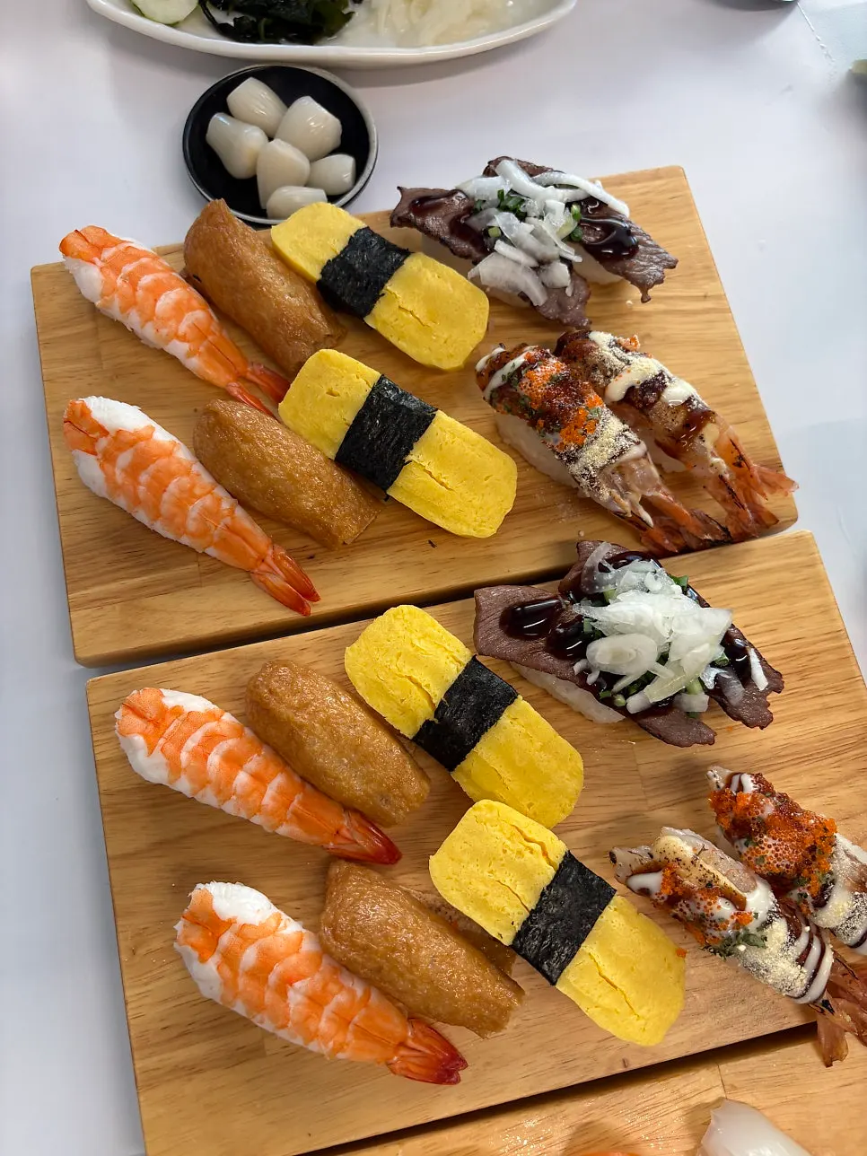Today's sushi with its 10 pieces
