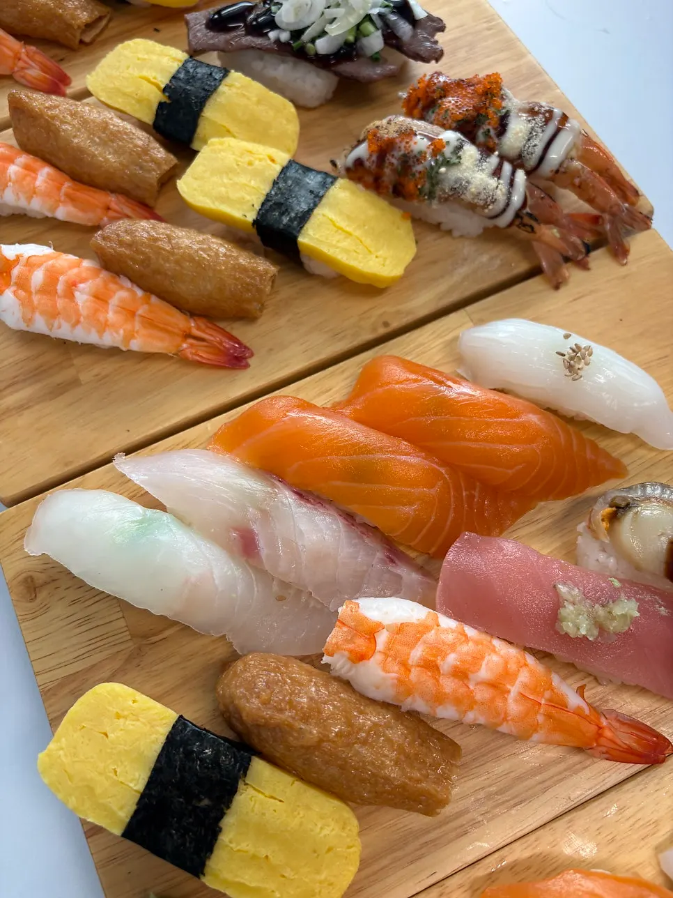 Today's sushi topped with thick slices of fish