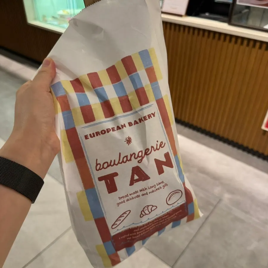 持ち帰ったブランジェリー・タンのパンの袋