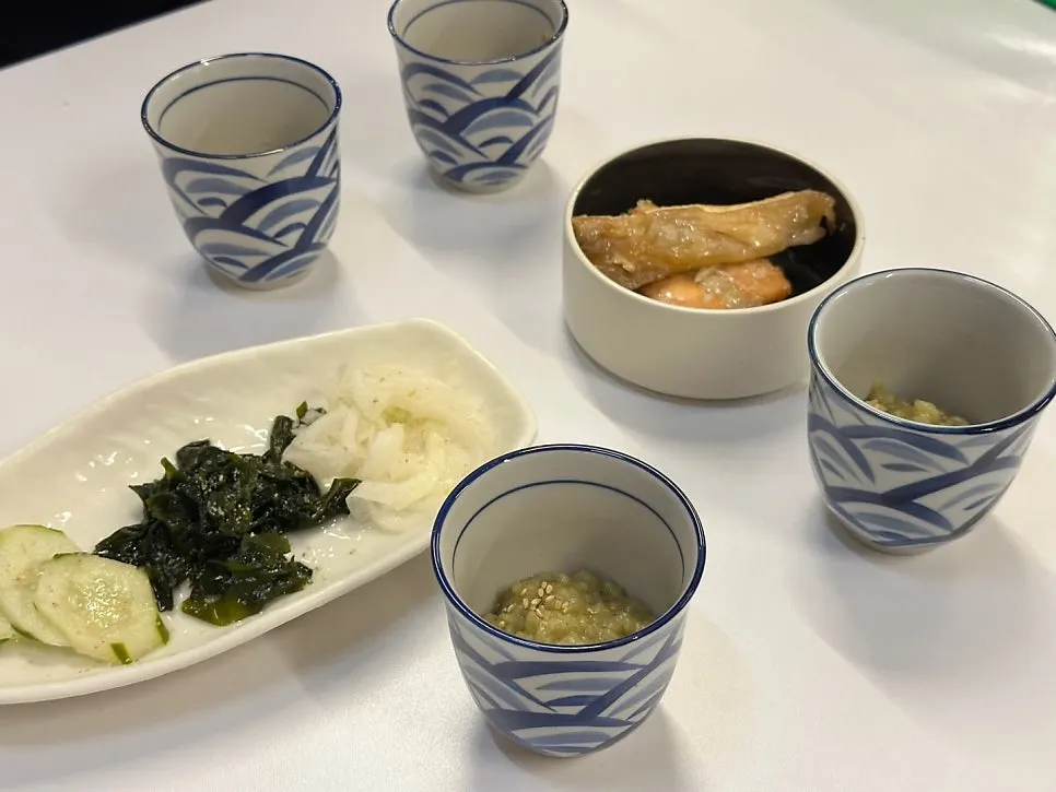 Grilled fish and abalone innard porridge that come with the set