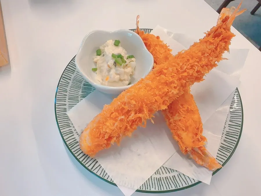 세트에 곁들여 나온 생선구이