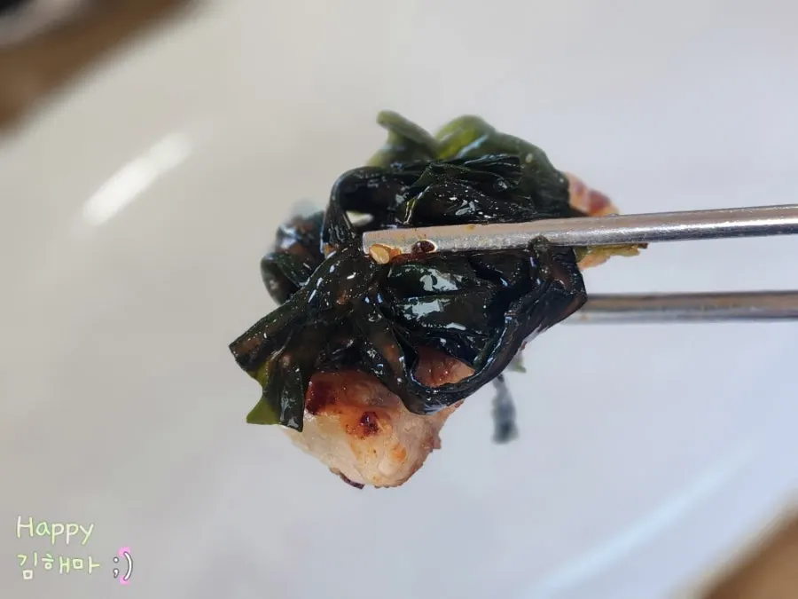 밑반찬으로 나온 오독한 미역무침