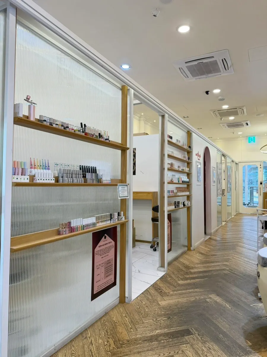 Nail & Style interior with a high ceiling