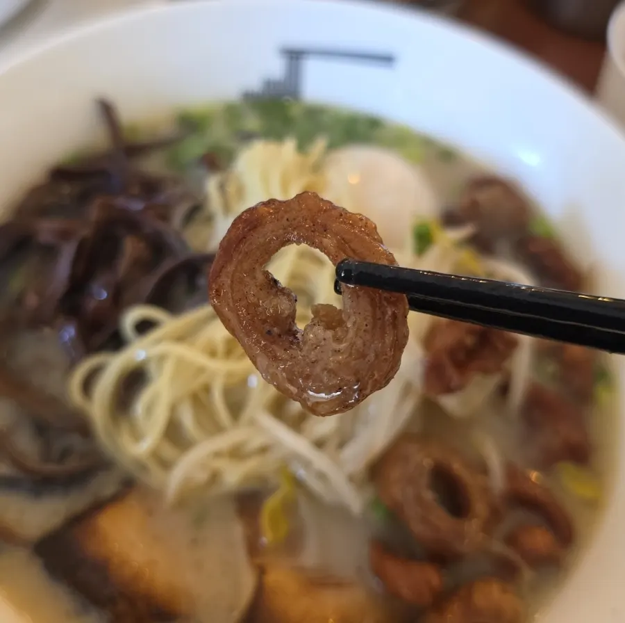 바삭한 막창을 올린 모츠라멘