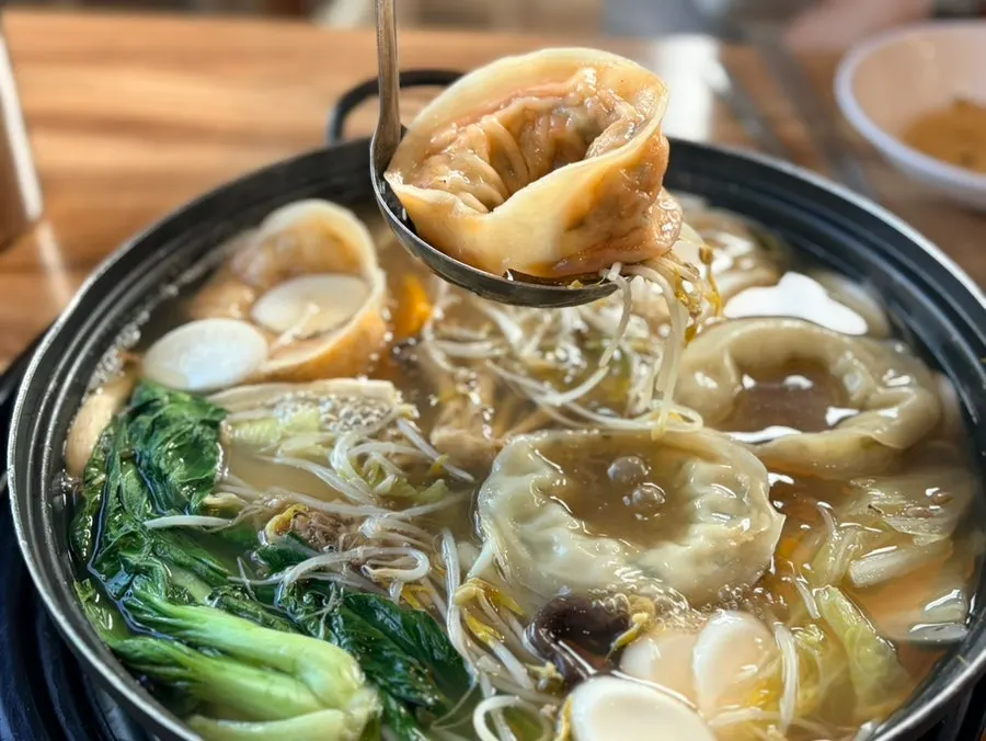 Dadegi seasoning paste with shabu-shabu dumpling hot pot